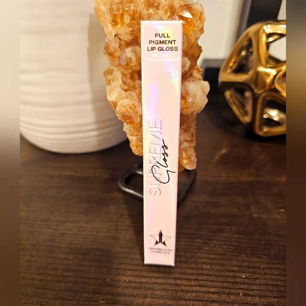 Jeffree Star Supreme Gloss color Tea Bag.